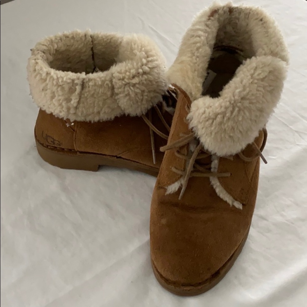 Uggs women’s Quincy lace up boot size 8